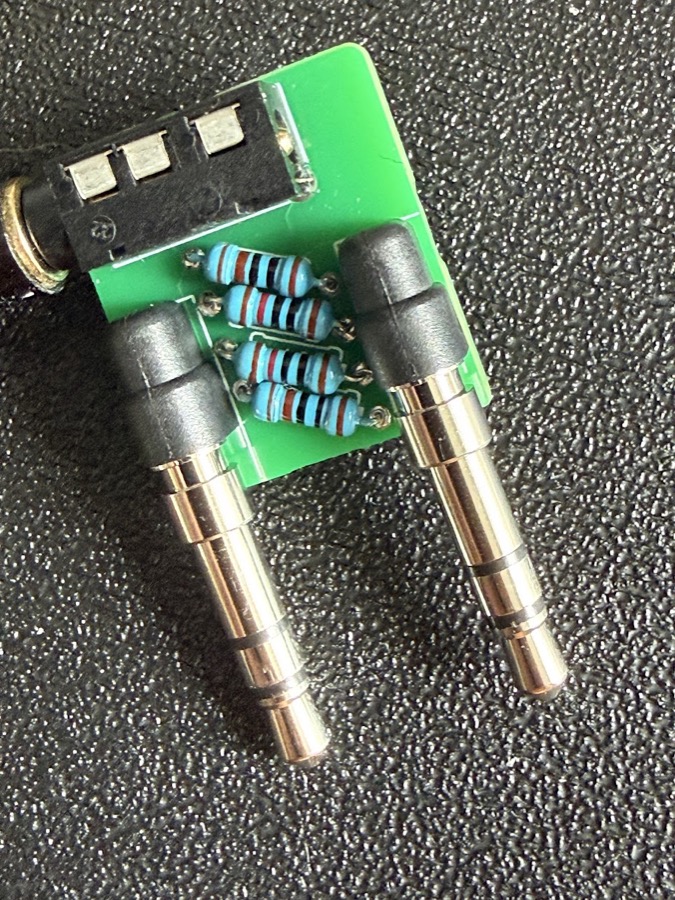 trUSDX audio adapter — assembled PCB with four resistors and two TRS plugs